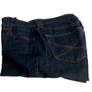 NYDJ (Not Your Daughters Jeans) size 6 dark wash straight leg. 10 inch rise​​